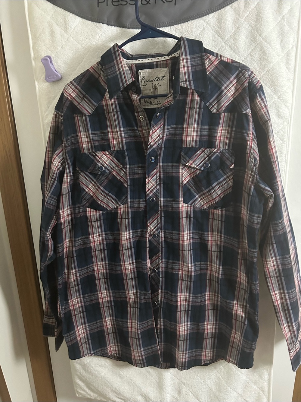 Coastal Vibe Men’s Navy and Red Plaid Button-Down Shirt